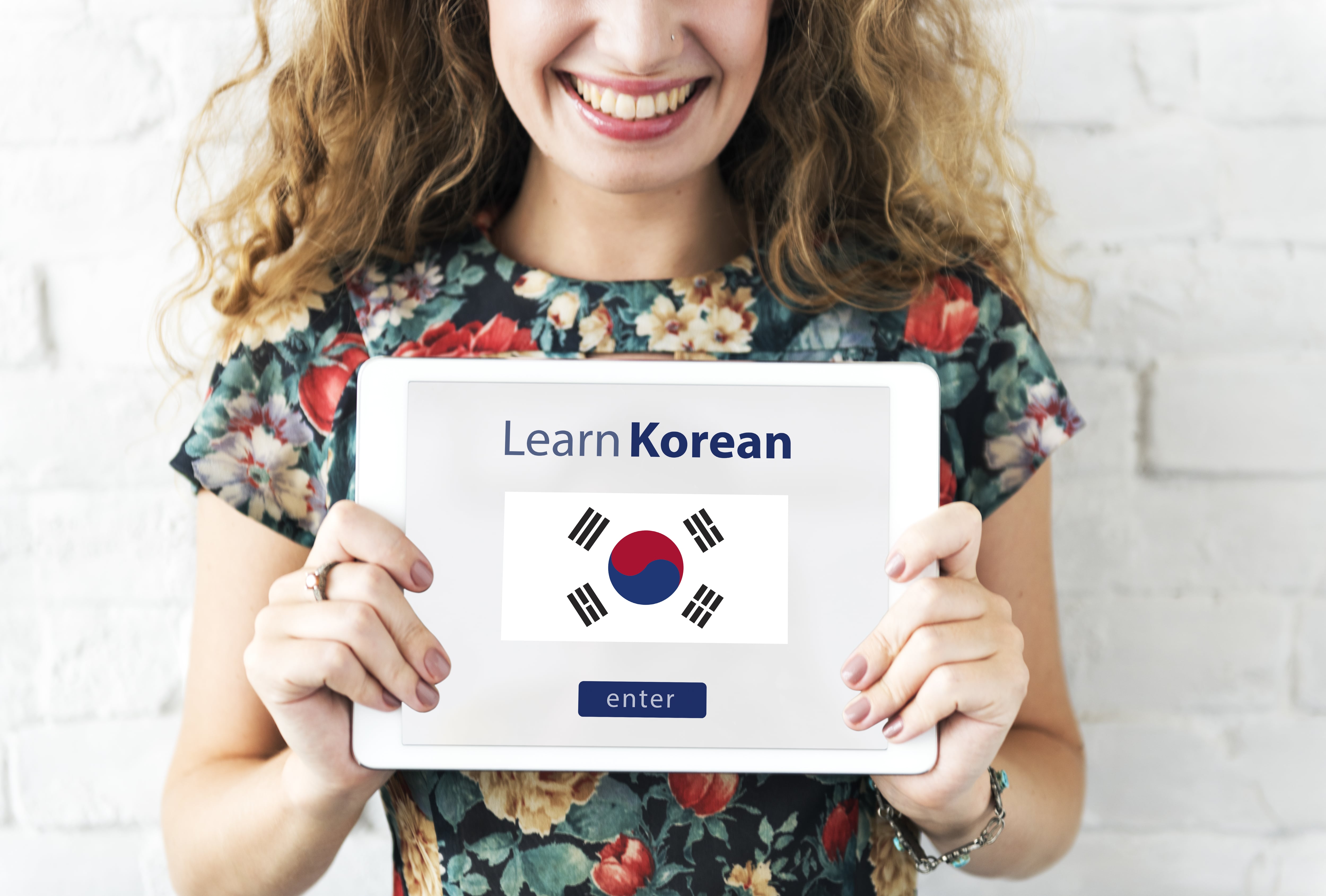 learn-korean-language-online-education-concept-min