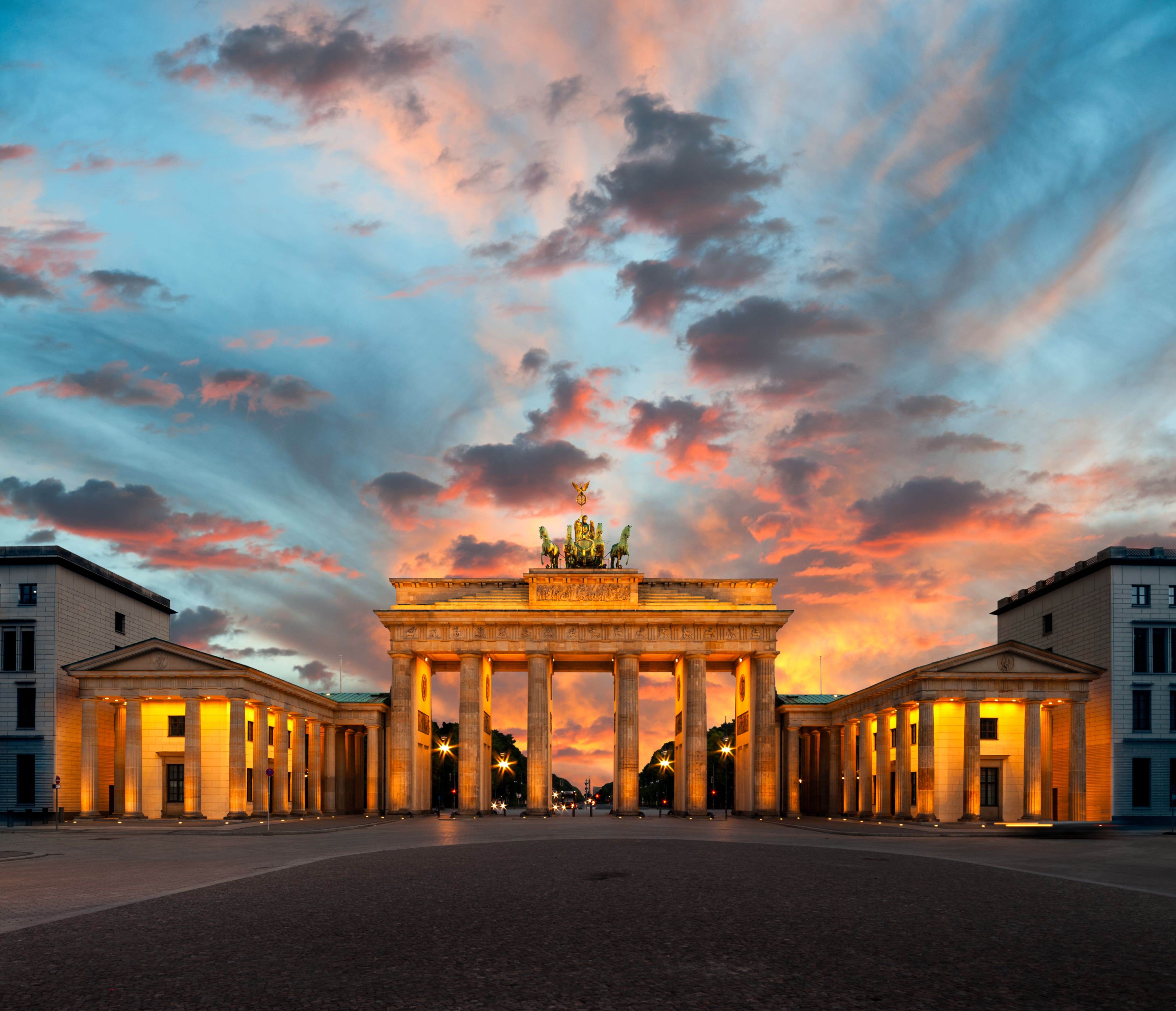 brandenburg-gate-sunset-min