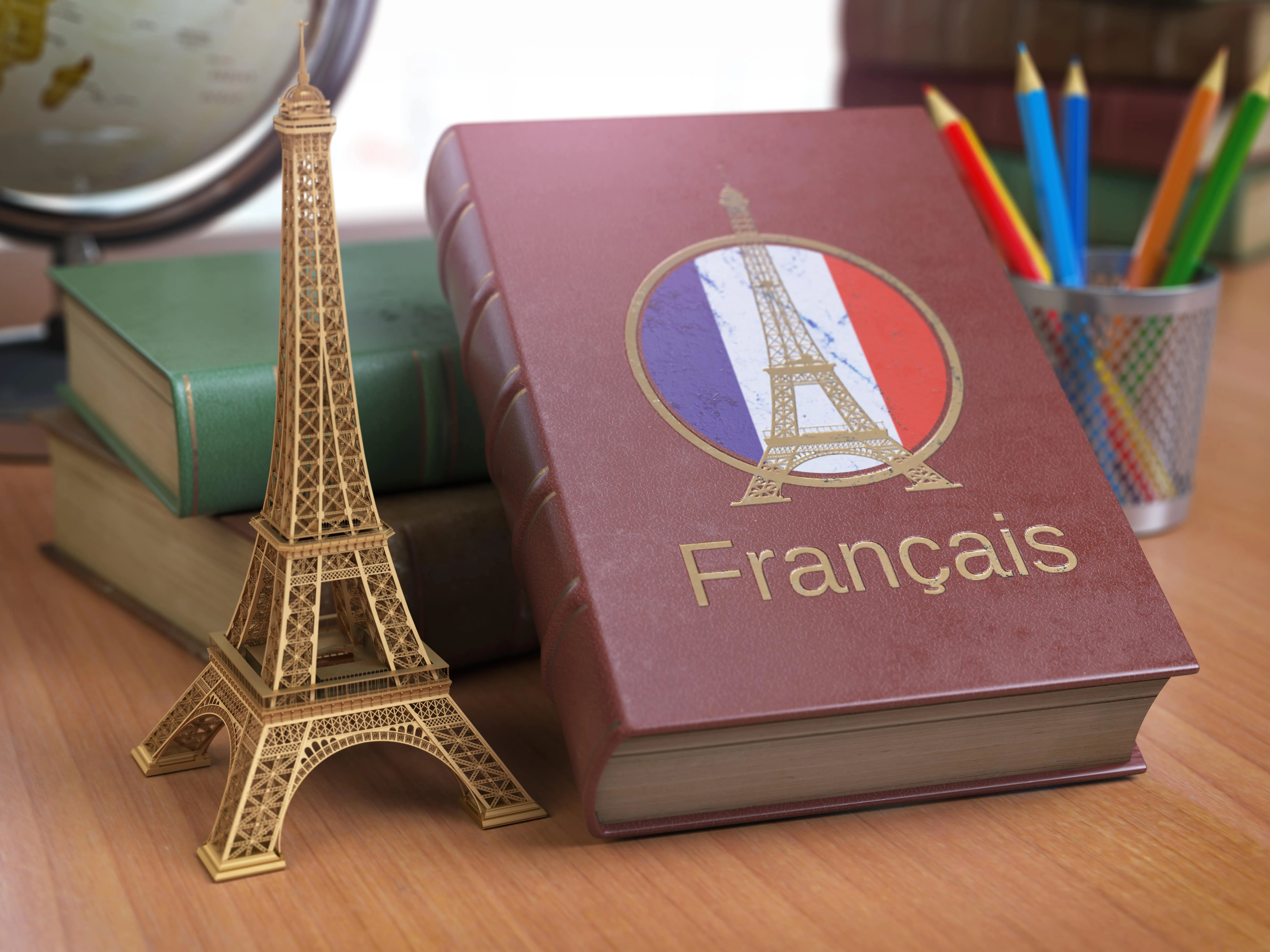 learn-studiyng-french-concept-book-with-french-flag-eiffel-tower-table-min