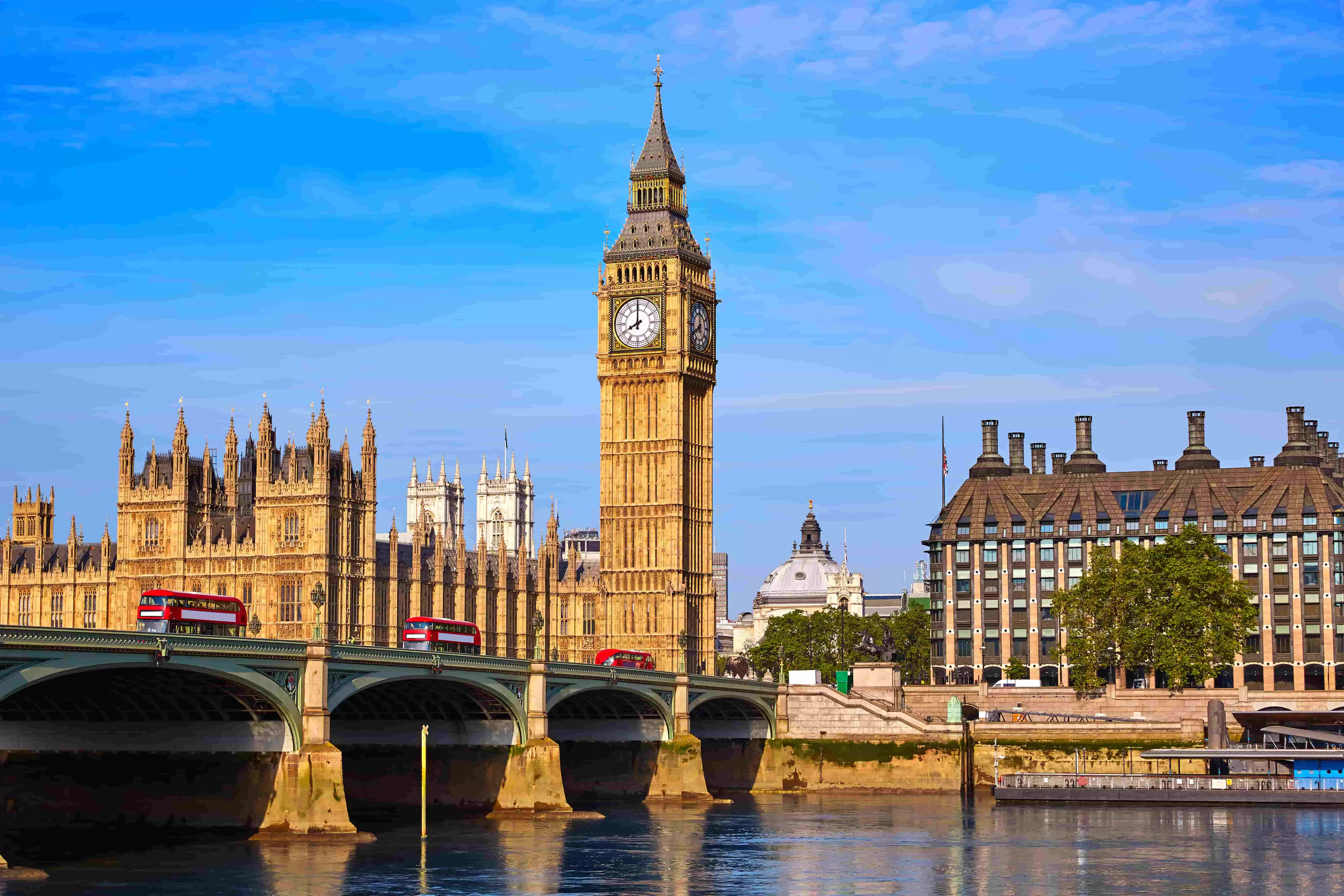 big-ben-clock-tower-thames-river-london (1)-min